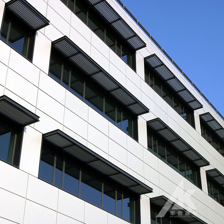 Wat is aluminium fineervliesgevel?