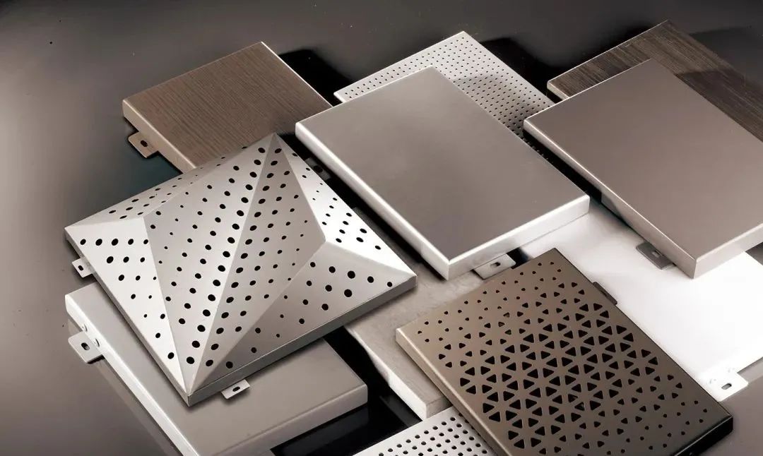 In 5 minuten krijgt u inzicht in de kenmerken van aluminiumfineer, de constructie, de typen en de toepassingen