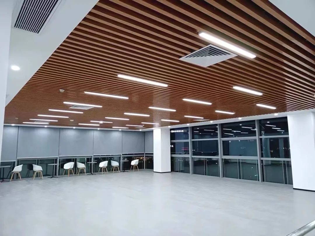 Ontwerpstrategie van aluminiumfineer: mooie en duurzame milieubescherming en veiligheid, de vier belangrijkste punten om u te helpen de perfecte ruimte te creëren!