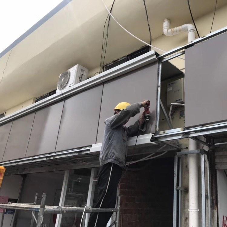 Kent u een paar soorten installatiemethoden voor aluminium fineer?