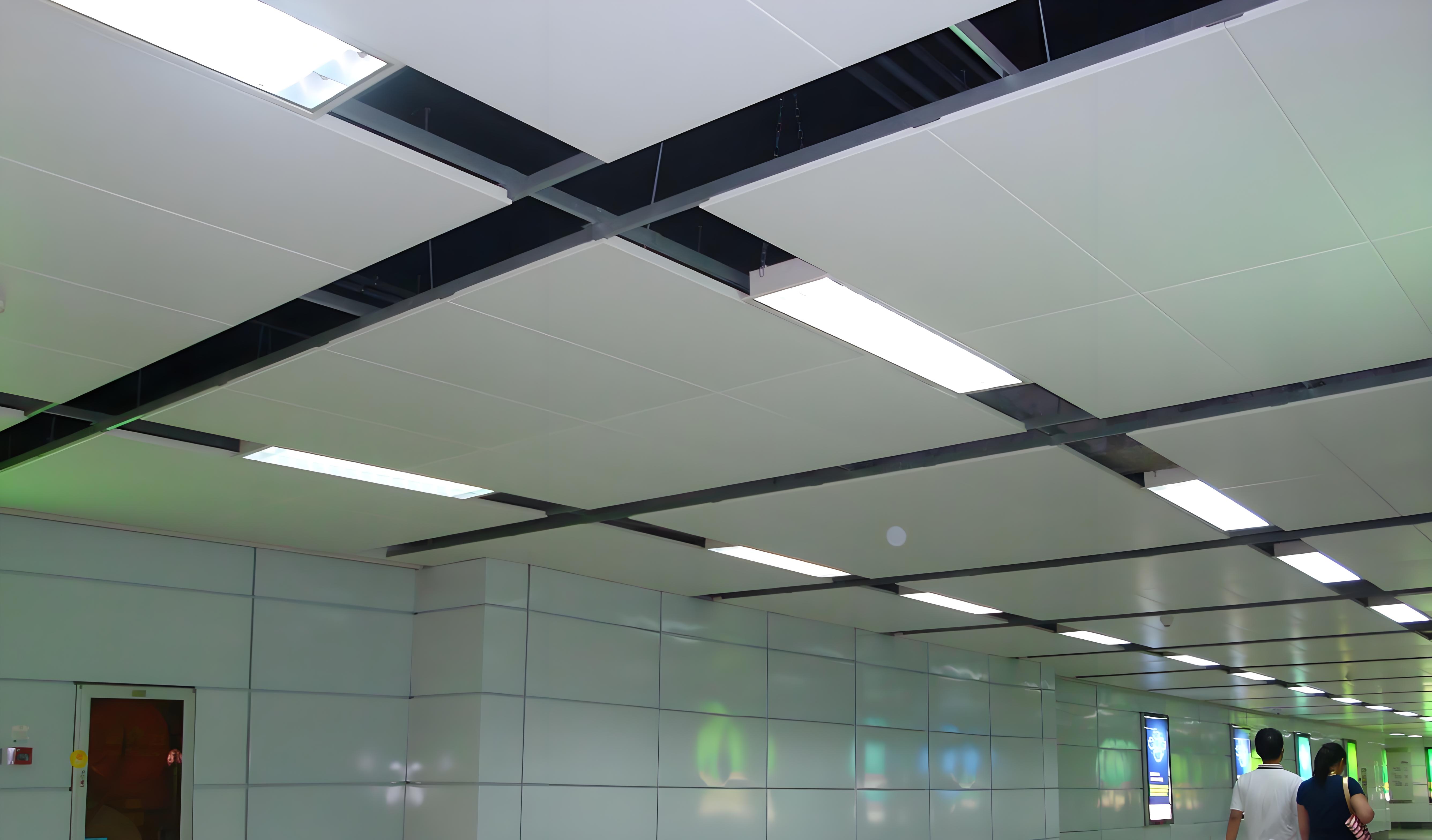 Hoe is het aluminium fineer plafond? Wat zijn de voordelen?